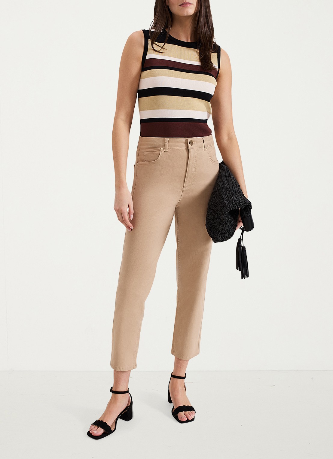 Phase Eight Lindsey Cropped Jean - voorkant 3 camel