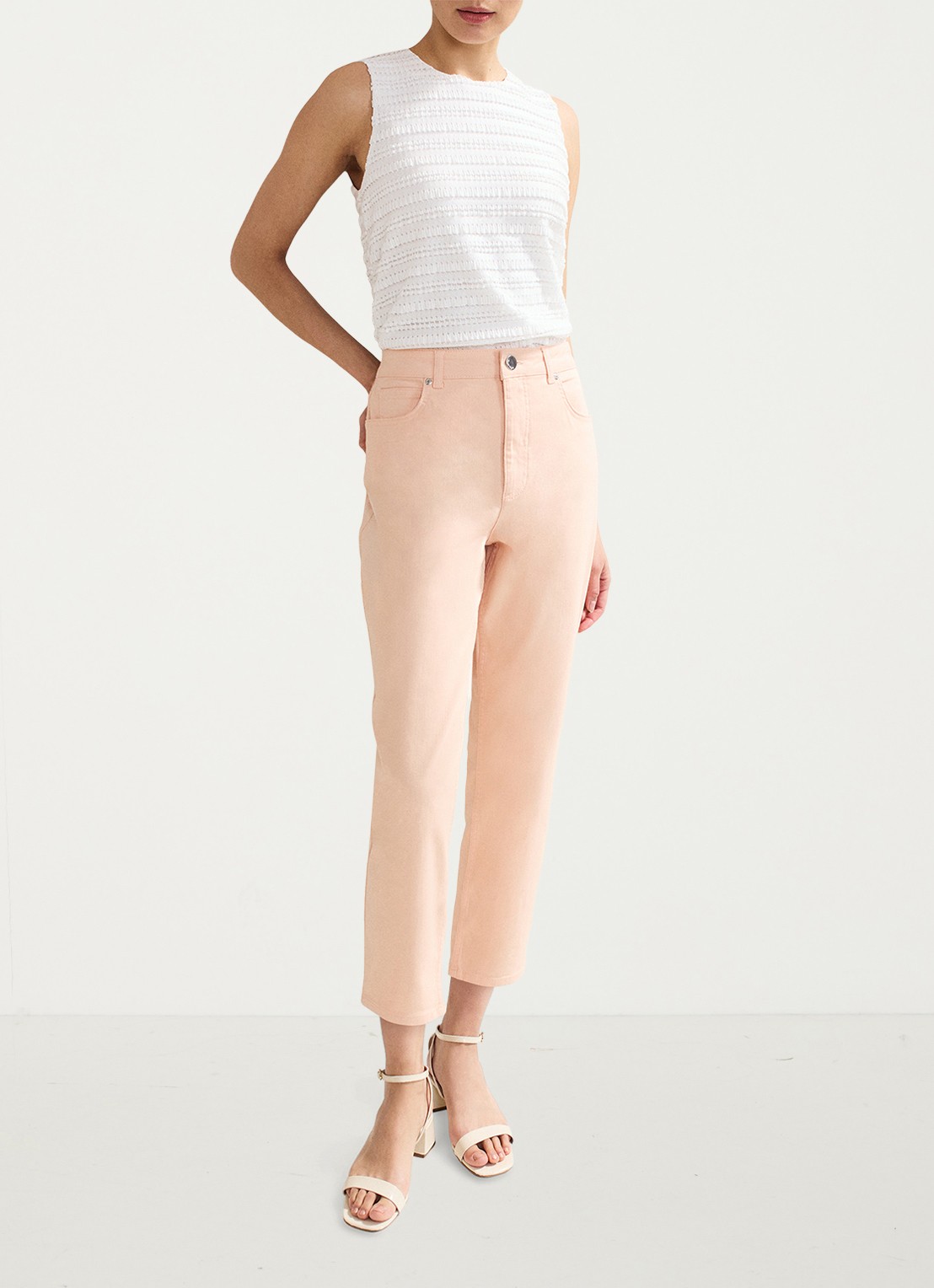 Phase Eight Lindsey mid waist cropped slim fit jeans met gekleurde wassing - voorkant 7 zalmroze
