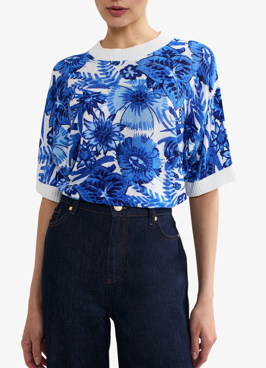 Phase Eight Lizzy fijngebreide top in linnenblend met bloemenprint - detail blauw