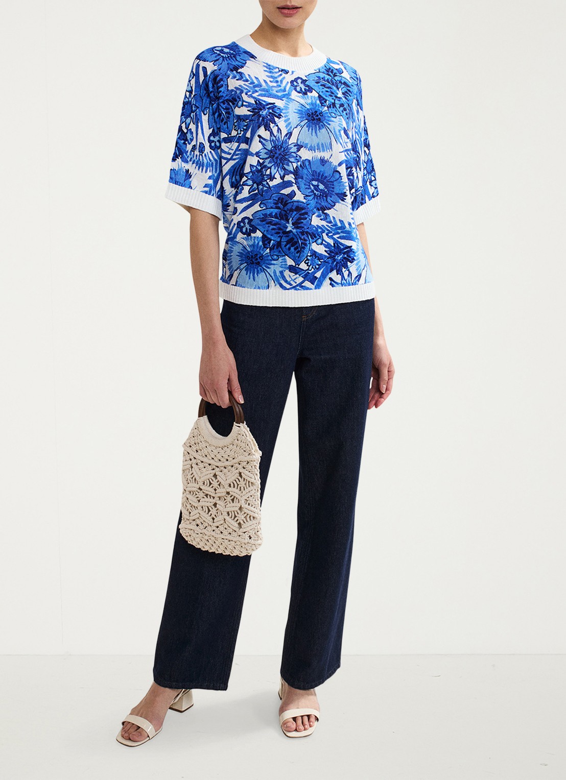 Phase Eight Lizzy fijngebreide top in linnenblend met bloemenprint - voorkant 8 blauw