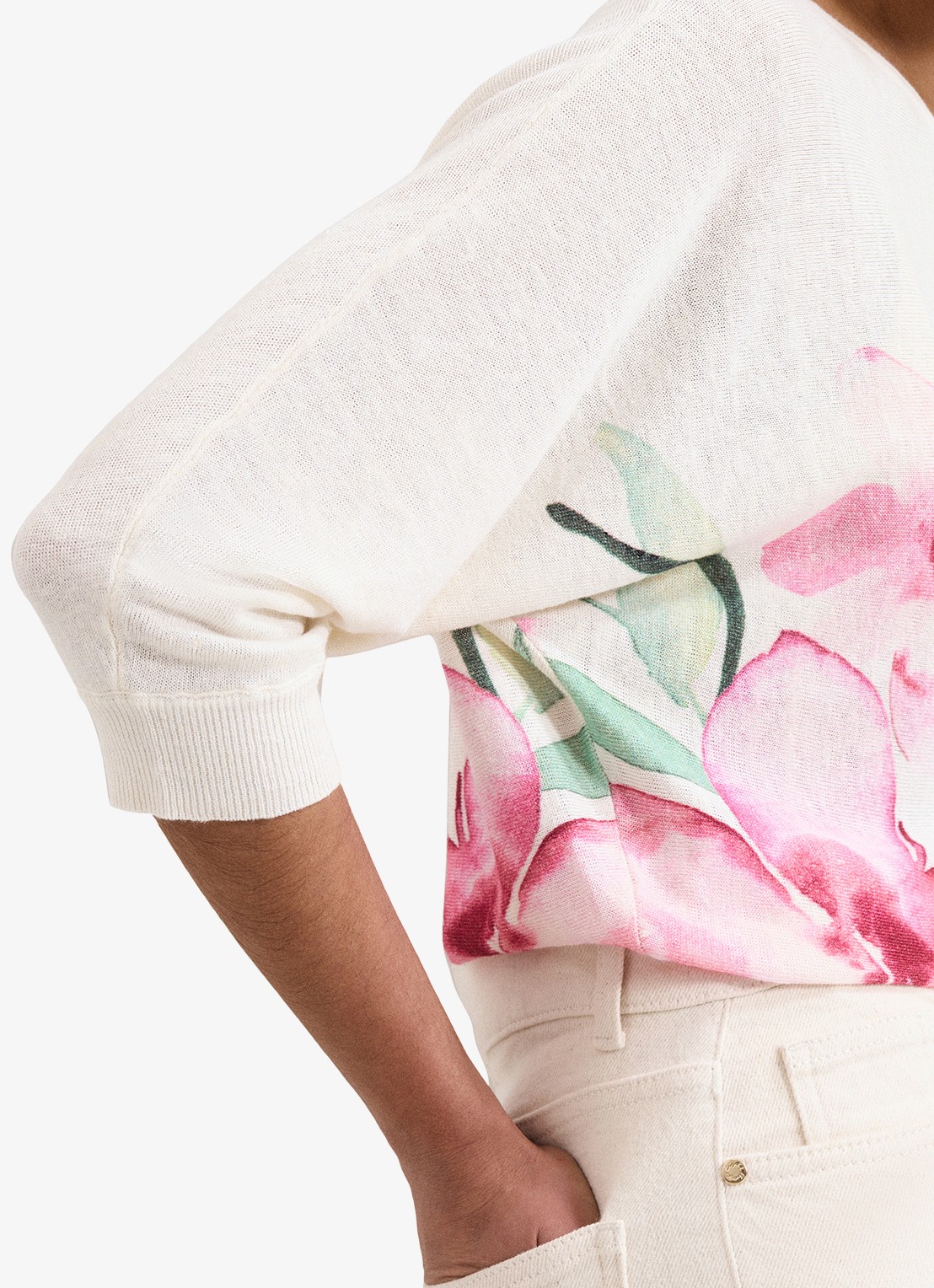 Phase Eight Lorelei fijngebreide trui in linnenblend met bloemenprint - detail 3 roze