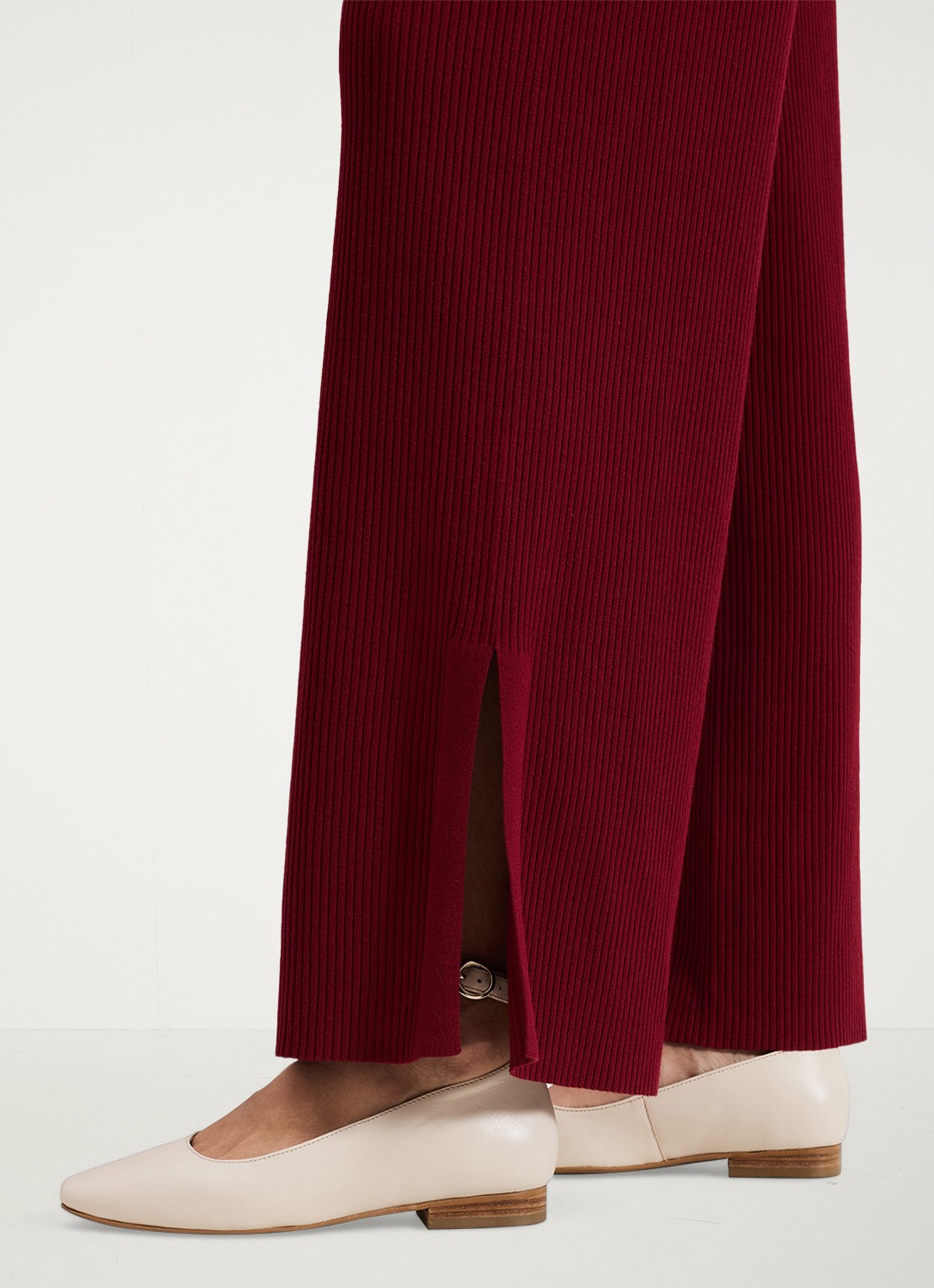 Phase Eight Lori ribgebreide high waist wide fit broek - detail 4 bordeauxrood