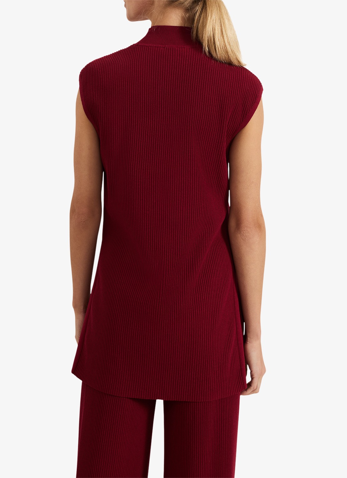 Phase Eight Lori ribgebreide top met splitten - achterkant bordeauxrood