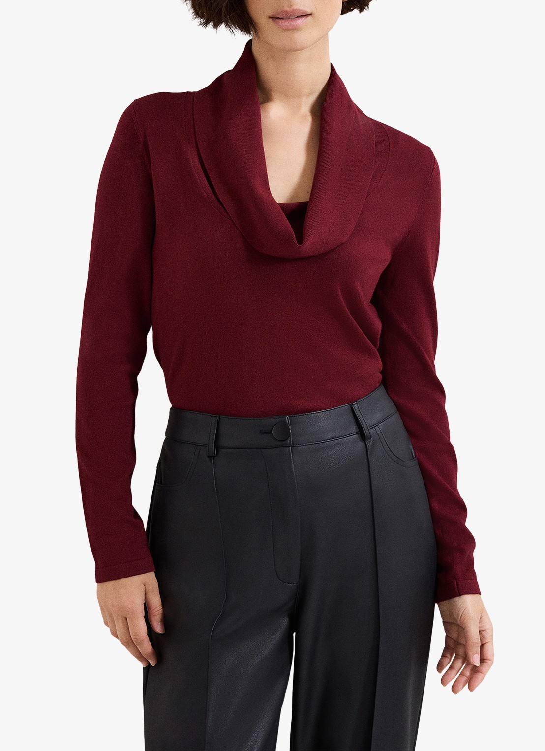 Phase Eight Lottie fijngebreide top met watervalhals - detail 2 bordeauxrood