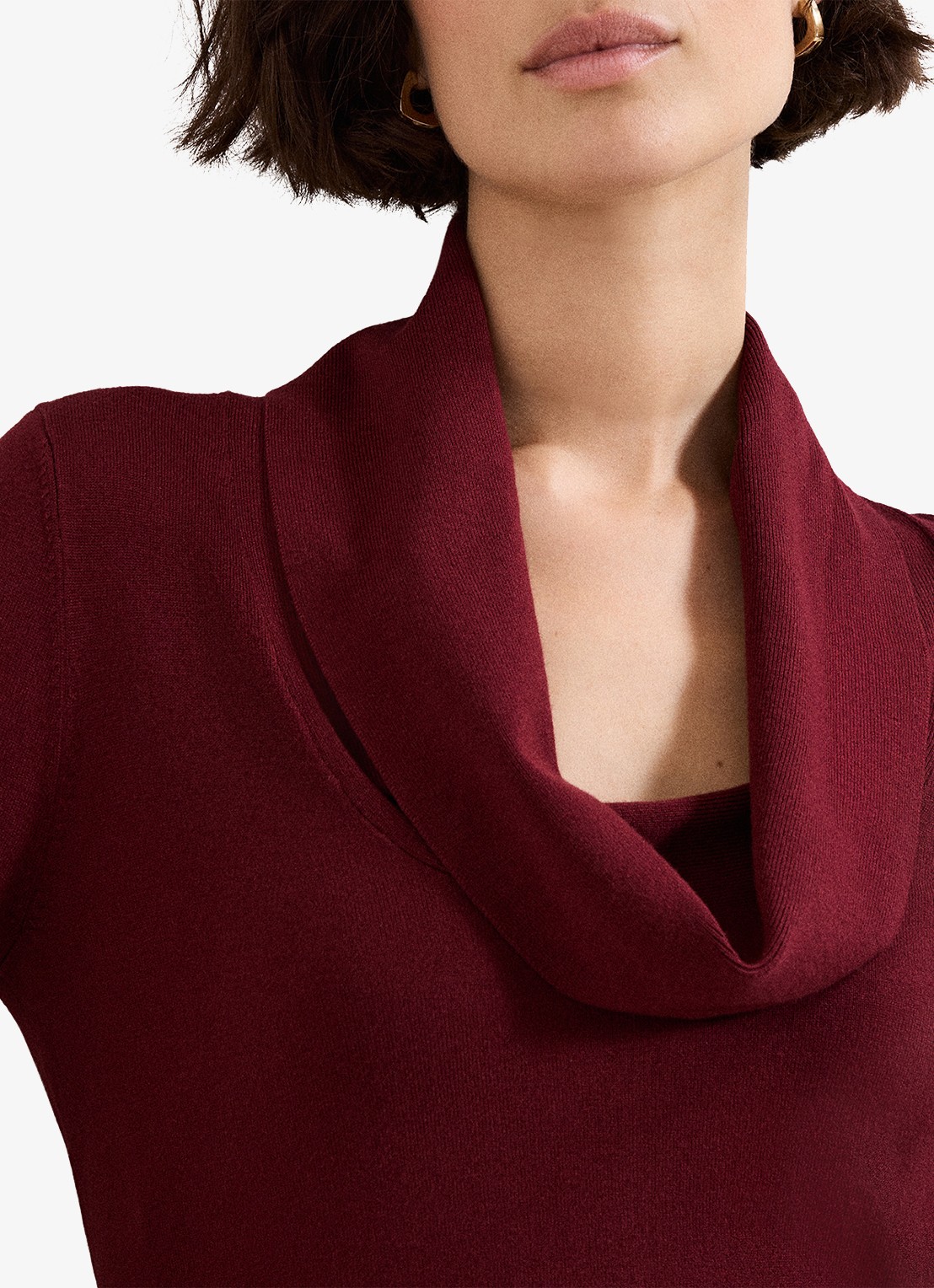 Phase Eight Lottie fijngebreide top met watervalhals - detail 3 bordeauxrood