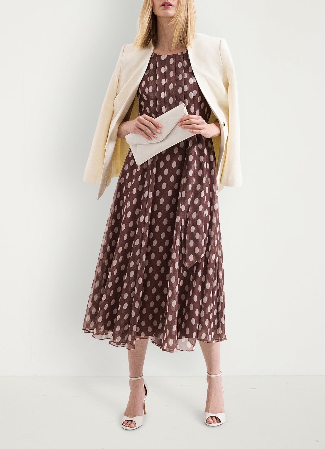 Phase Eight Lucinda midi jurk met stippenprint en plooien  - voorkant 3 bruin