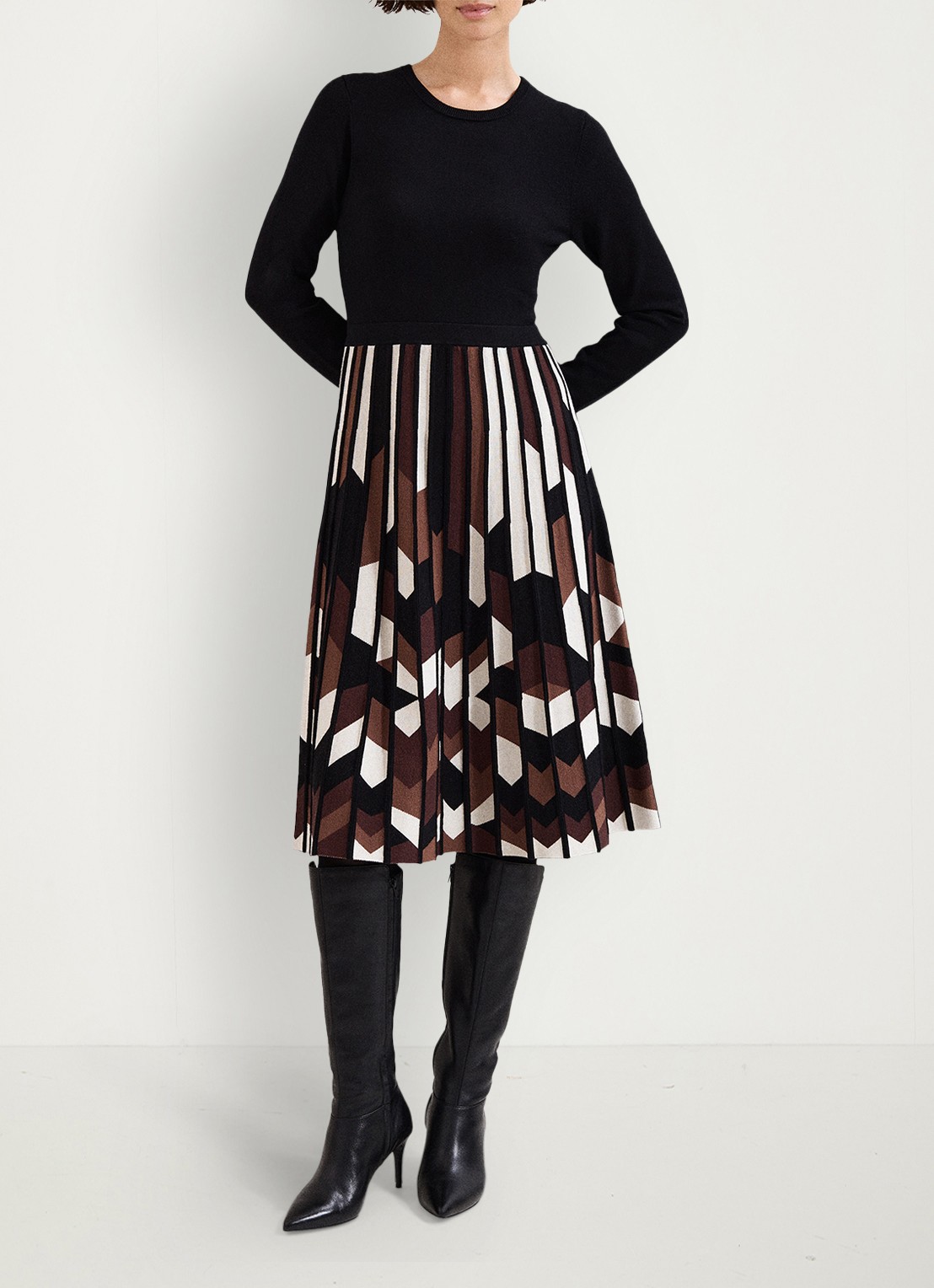 Phase Eight Maci midi jurk met grafische print - voorkant 8 bruin