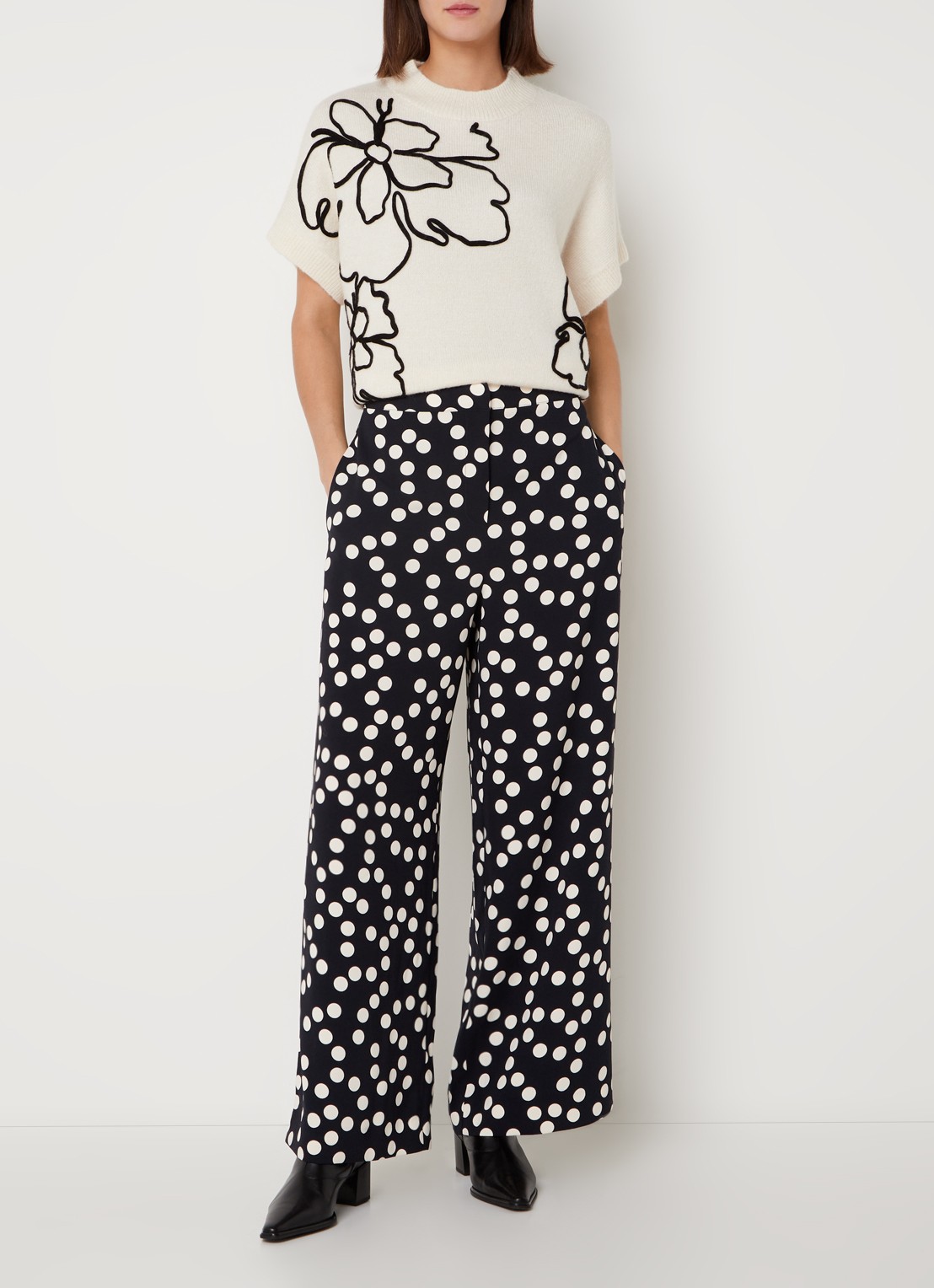 Phase Eight Mairead high waist wide fit pantalon met stippenprint - voorkant 4 donkerblauw