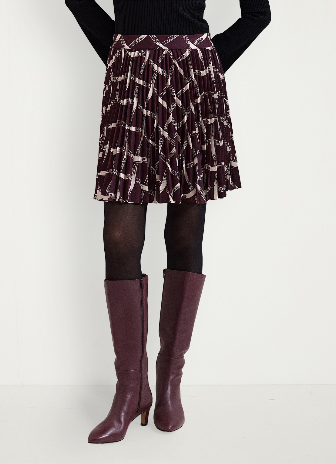 Phase Eight  Mairi mini plooirok met grafische print - detail 2 donkerrood
