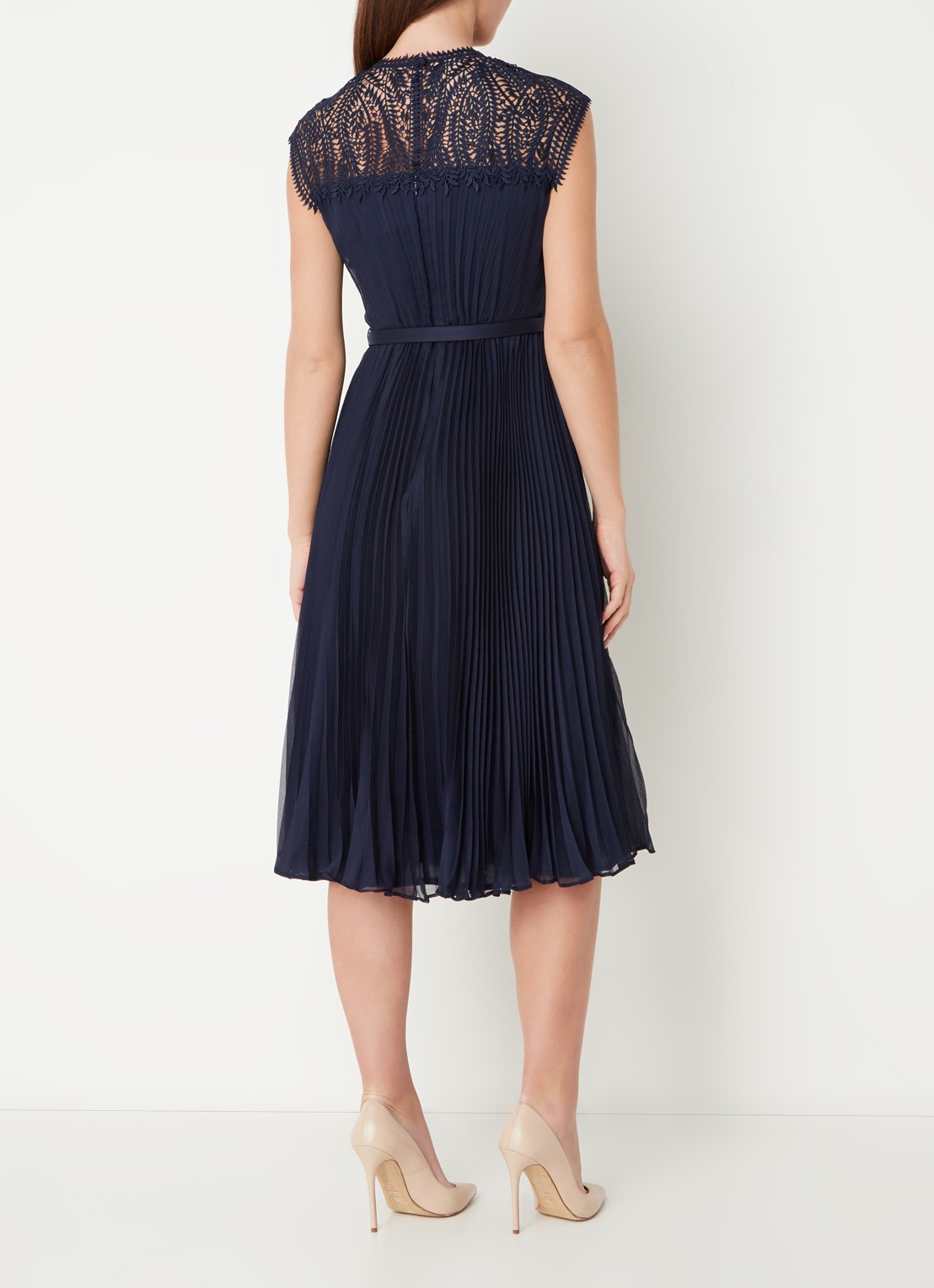 Phase Eight Makaela midi jurk met plissé en ceintuur  - achterkant donkerblauw