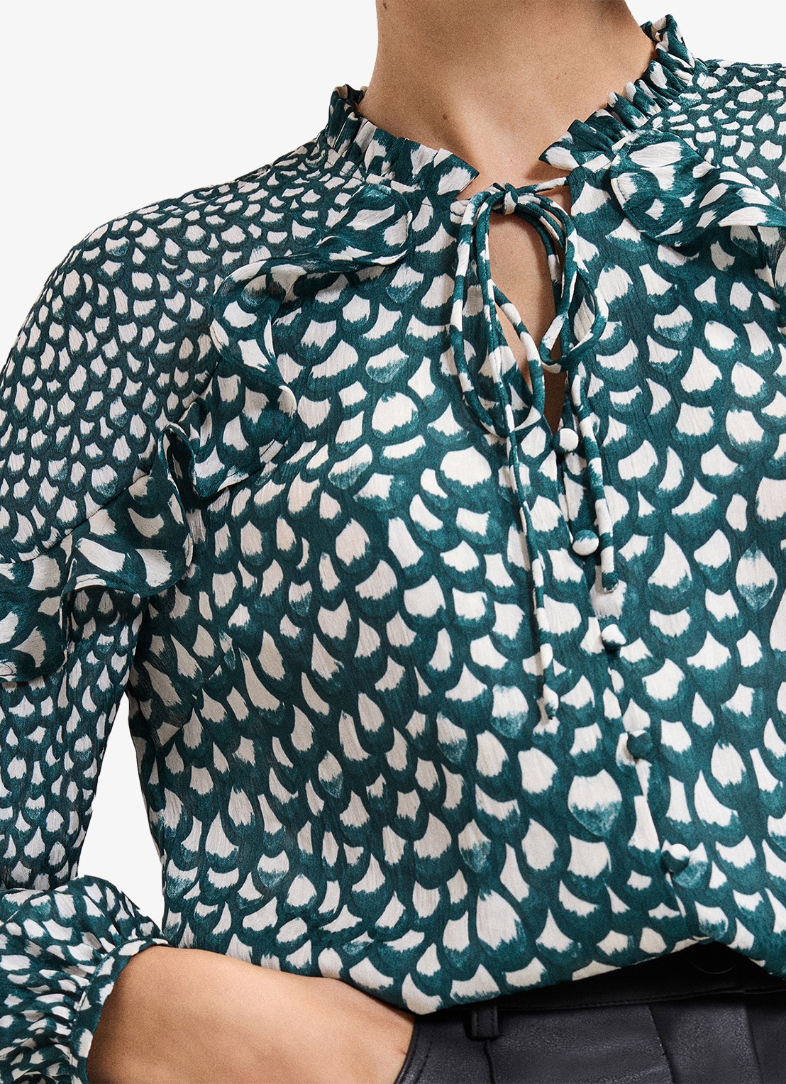 Phase Eight Manon blouse met print en ruches - detail 4 zeegroen