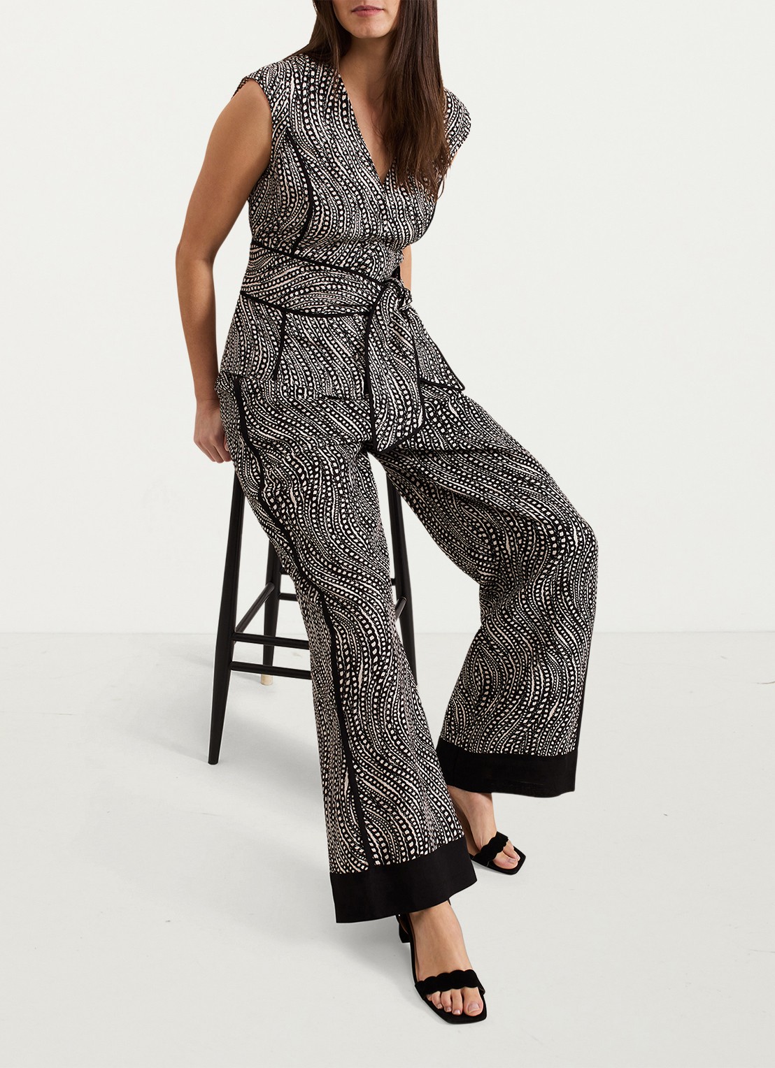 Phase Eight Mariana top met V-hals en strikceintuur - detail 6 zwart
