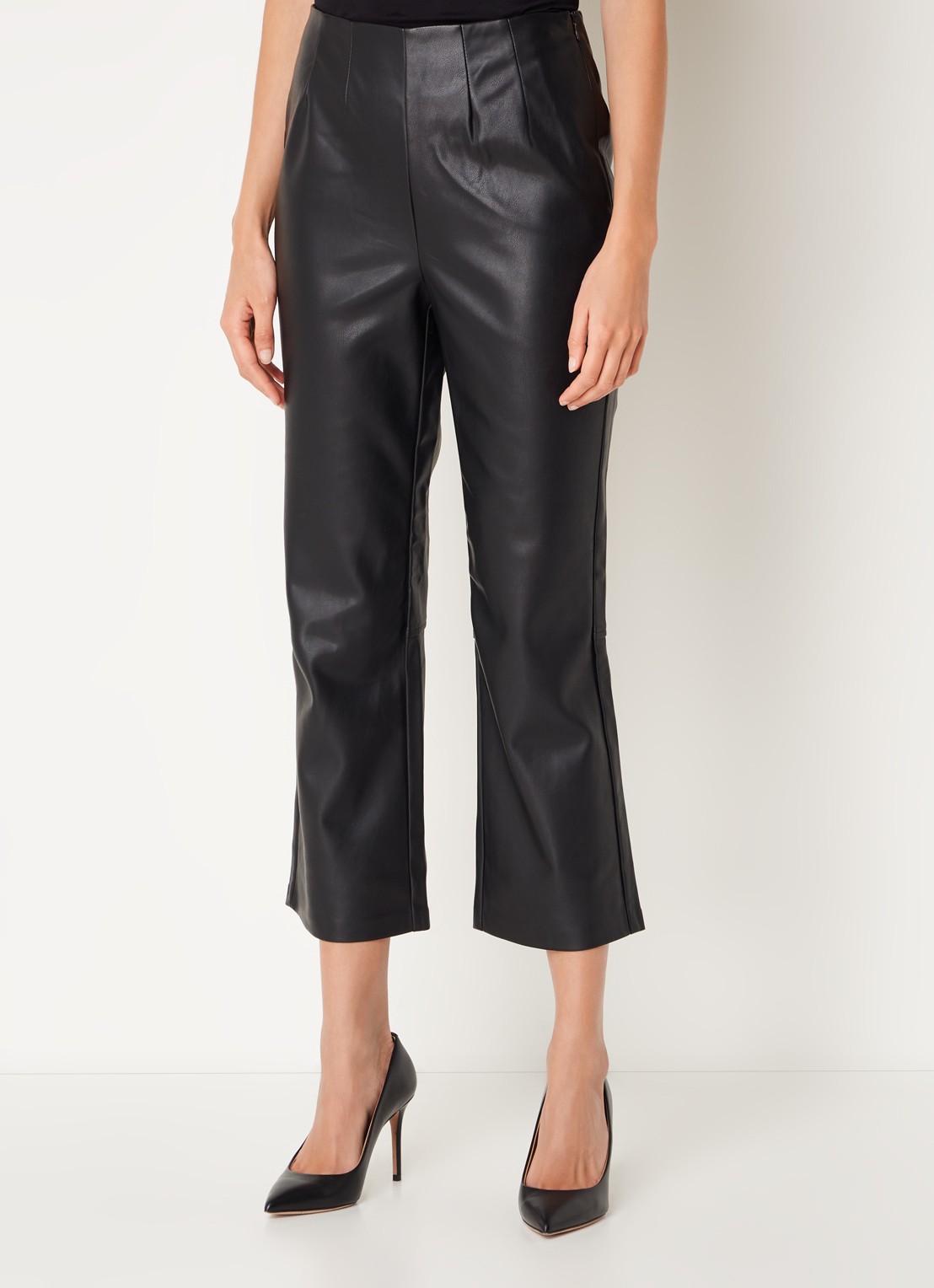 Phase Eight Marielle high waist cropped flared fit broek van imitatieleer - detail 2 zwart