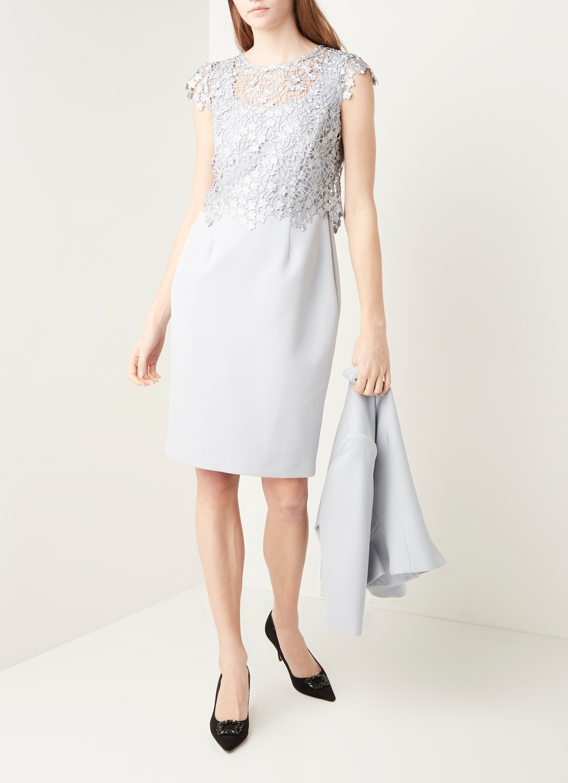 Phase Eight Mariposa midi kokerjurk met overlay van guipure kant - voorkant 4 lichtblauw
