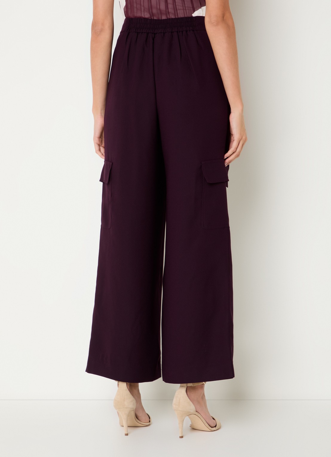 Phase Eight Marissa high waist wide fit cargobroek met steekzakken - achterkant aubergine