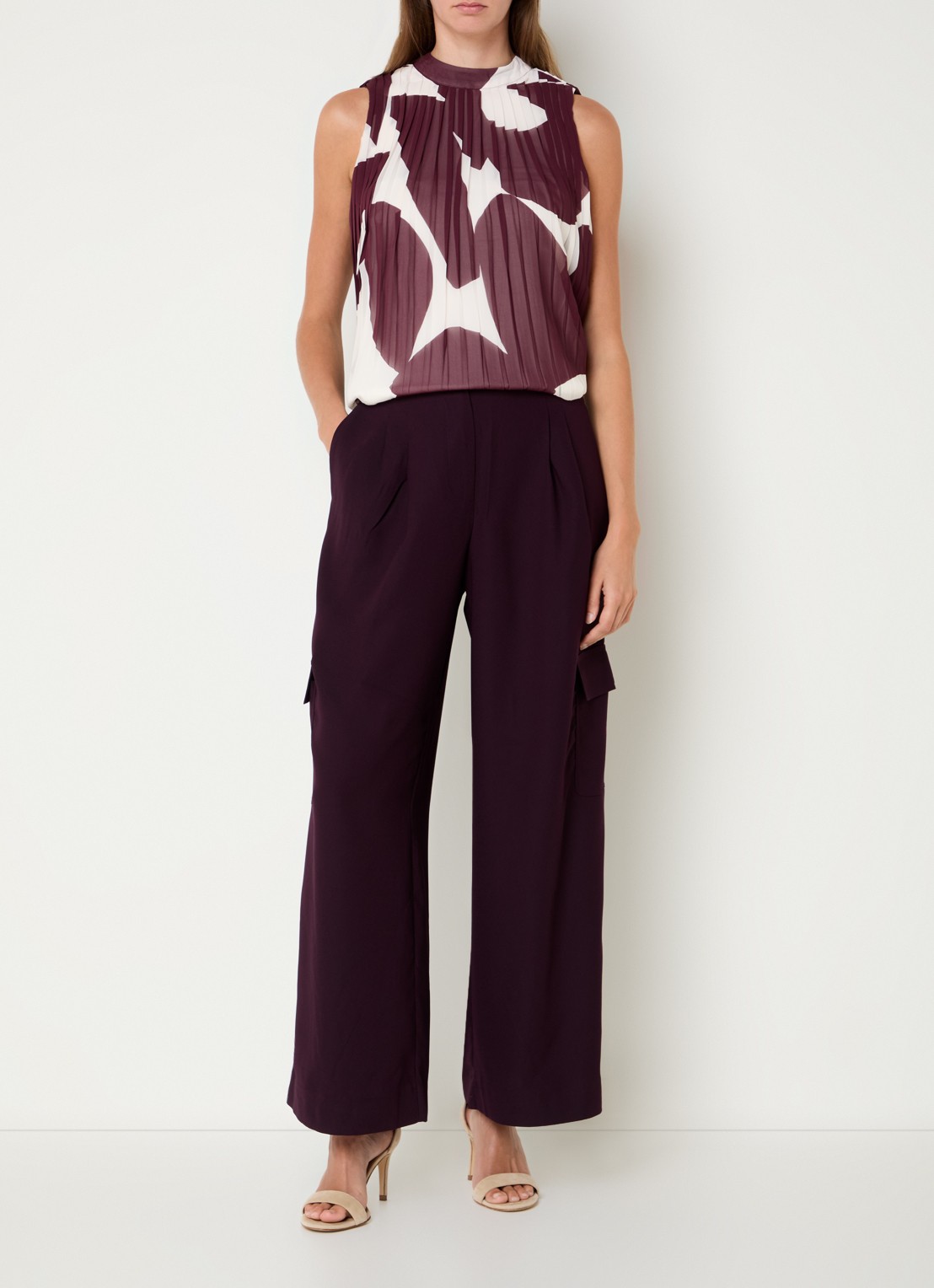 Phase Eight Marissa high waist wide fit cargobroek met steekzakken - voorkant 4 aubergine