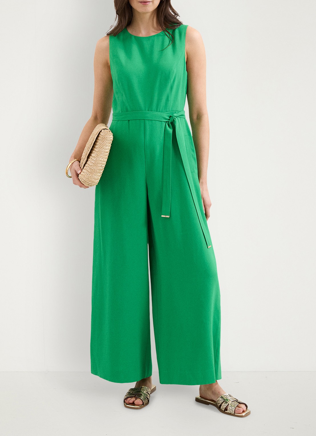 Phase Eight Marta loose fit jumpsuit met strikceintuur - voorkant 2 groen