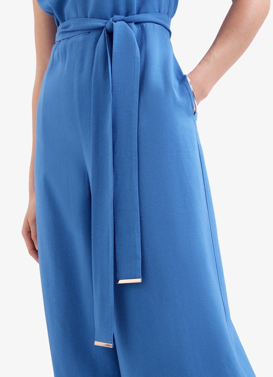 Phase Eight Marta  loose fit jumpsuit met strikceintuur - detail 4 lichtblauw