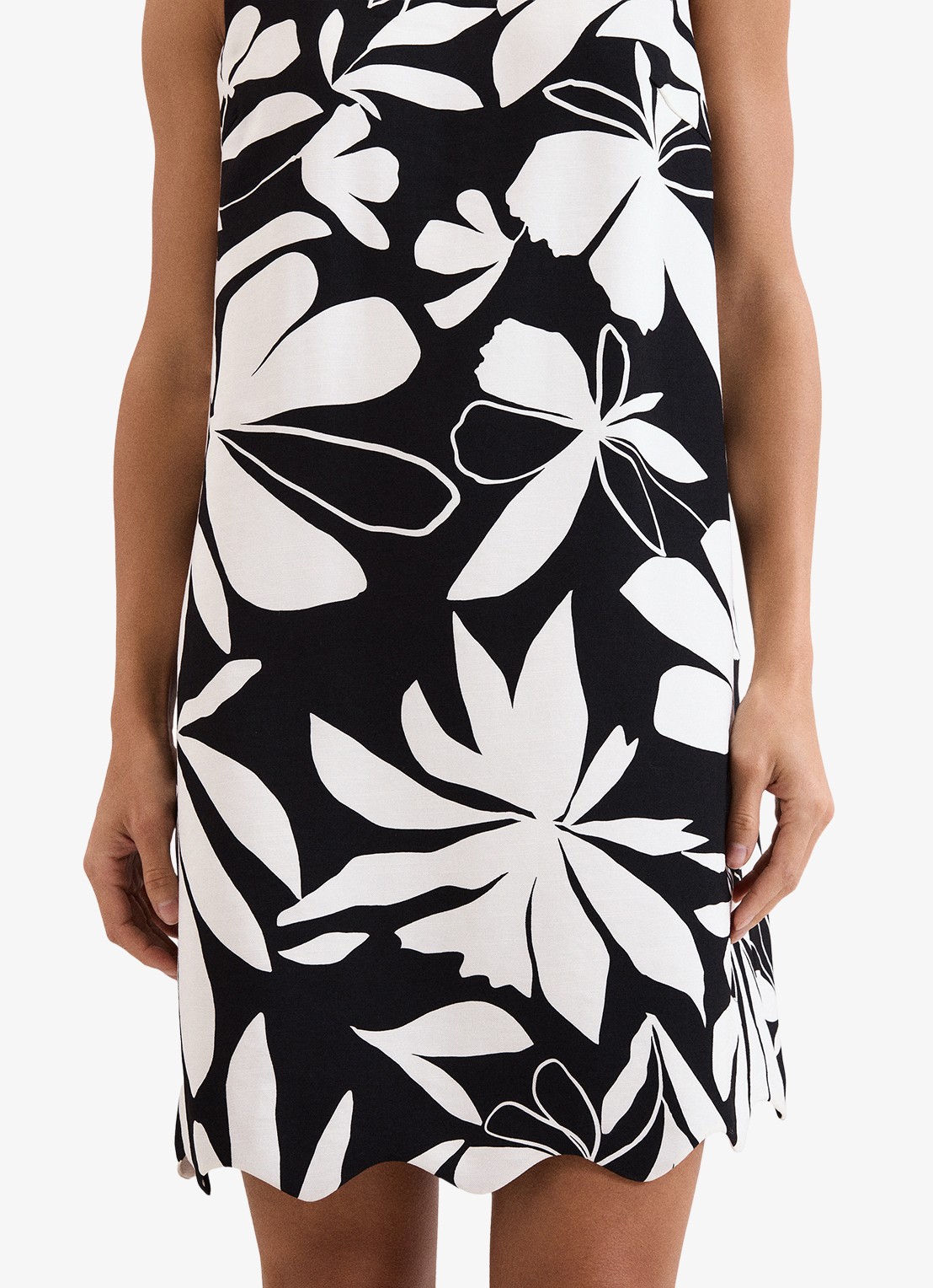 Phase Eight Marta mini jurk met ronde hals en bloemenprint - detail 5 zwart