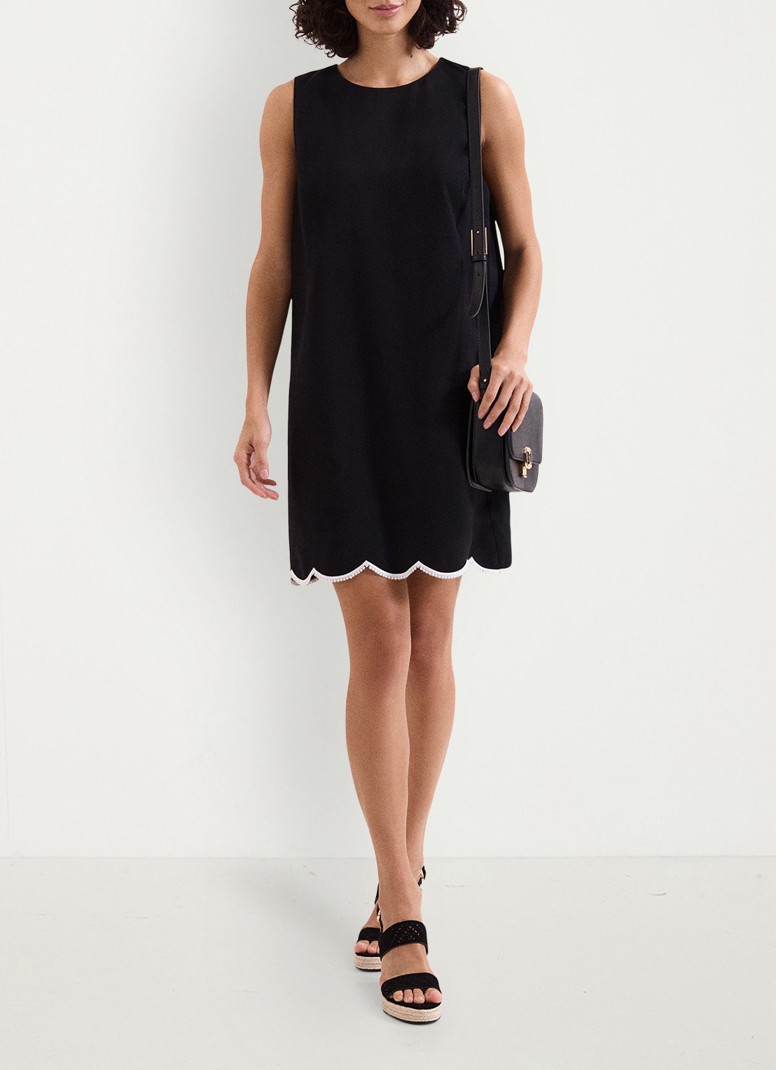 Phase Eight Marta mini jurk met ronde hals - voorkant 7 zwart