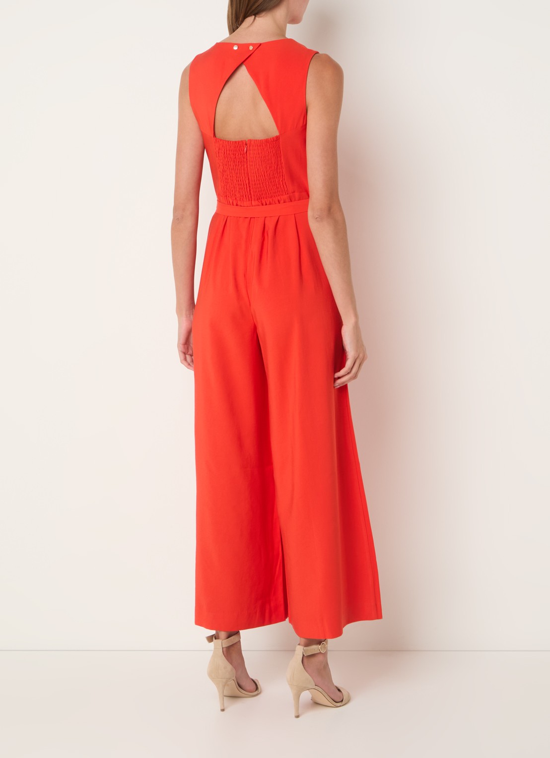Phase Eight Marta wide fit jumpsuit met strikceintuur - achterkant rood