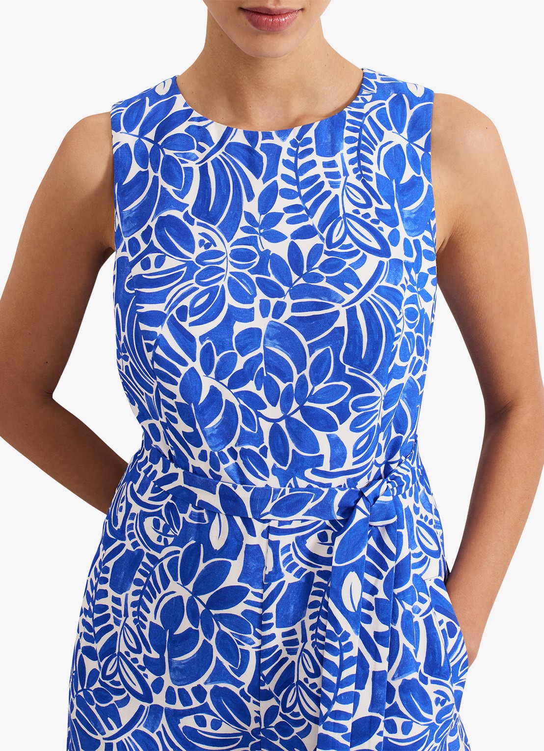 Phase Eight Marta wide fit jumpsuit met strikceintuur - detail 4 blauw
