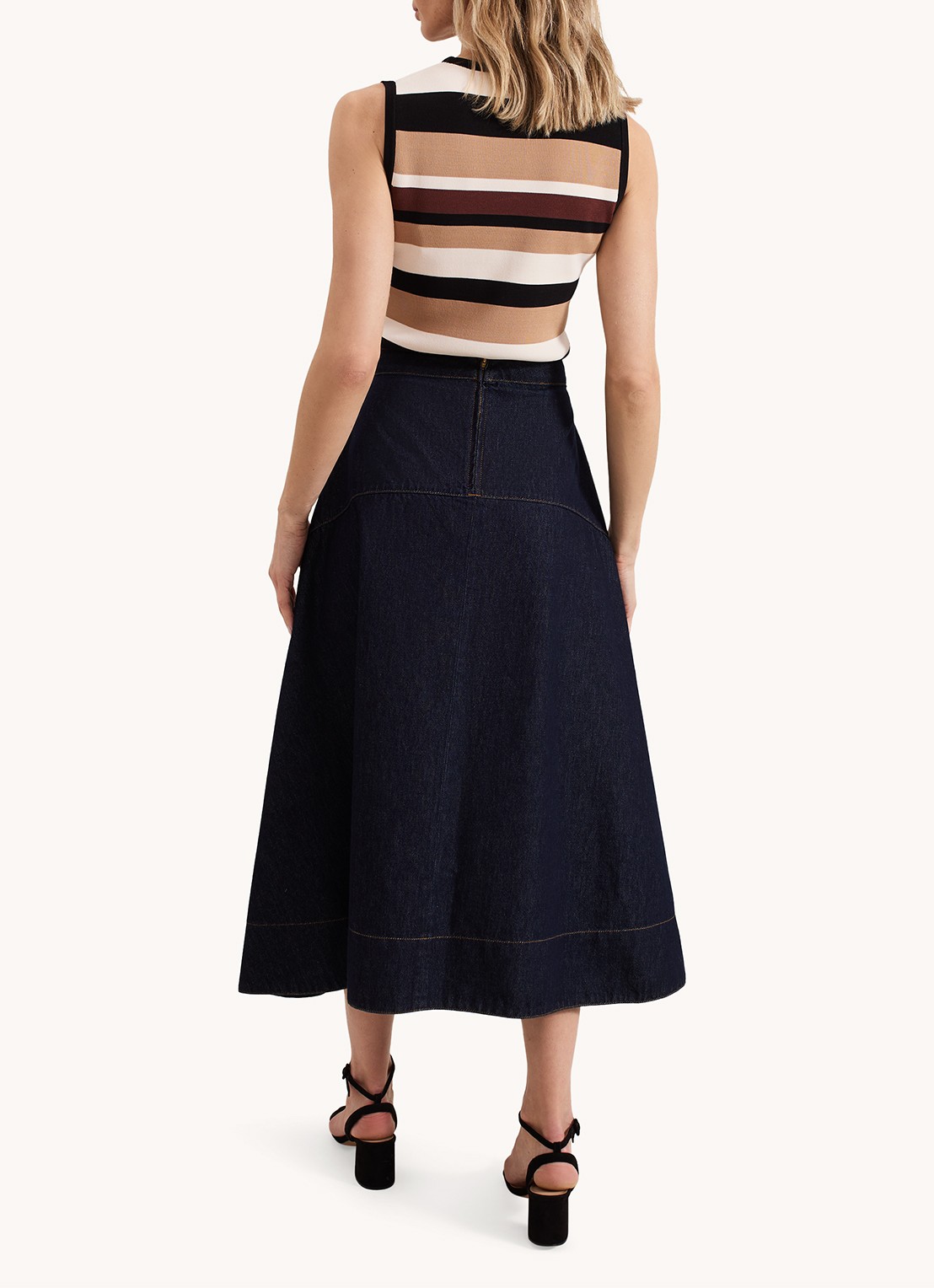 Phase Eight Mavis midi rok van chambray met steekzakken - achterkant 8 denim