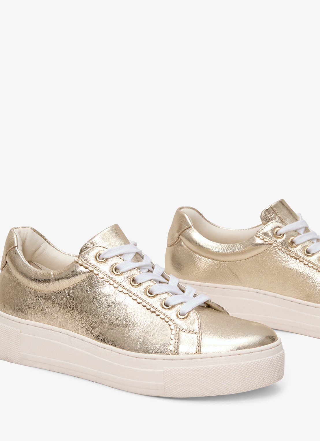 Phase Eight Metallic sneaker van leer - detail 2 goud