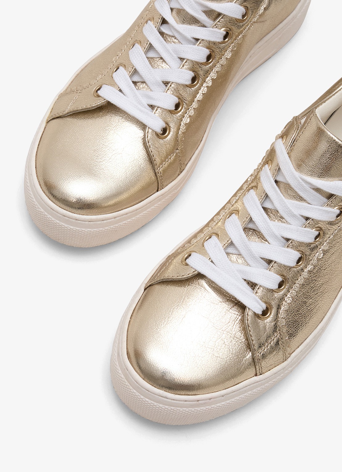 Phase Eight Metallic sneaker van leer - detail 4 goud