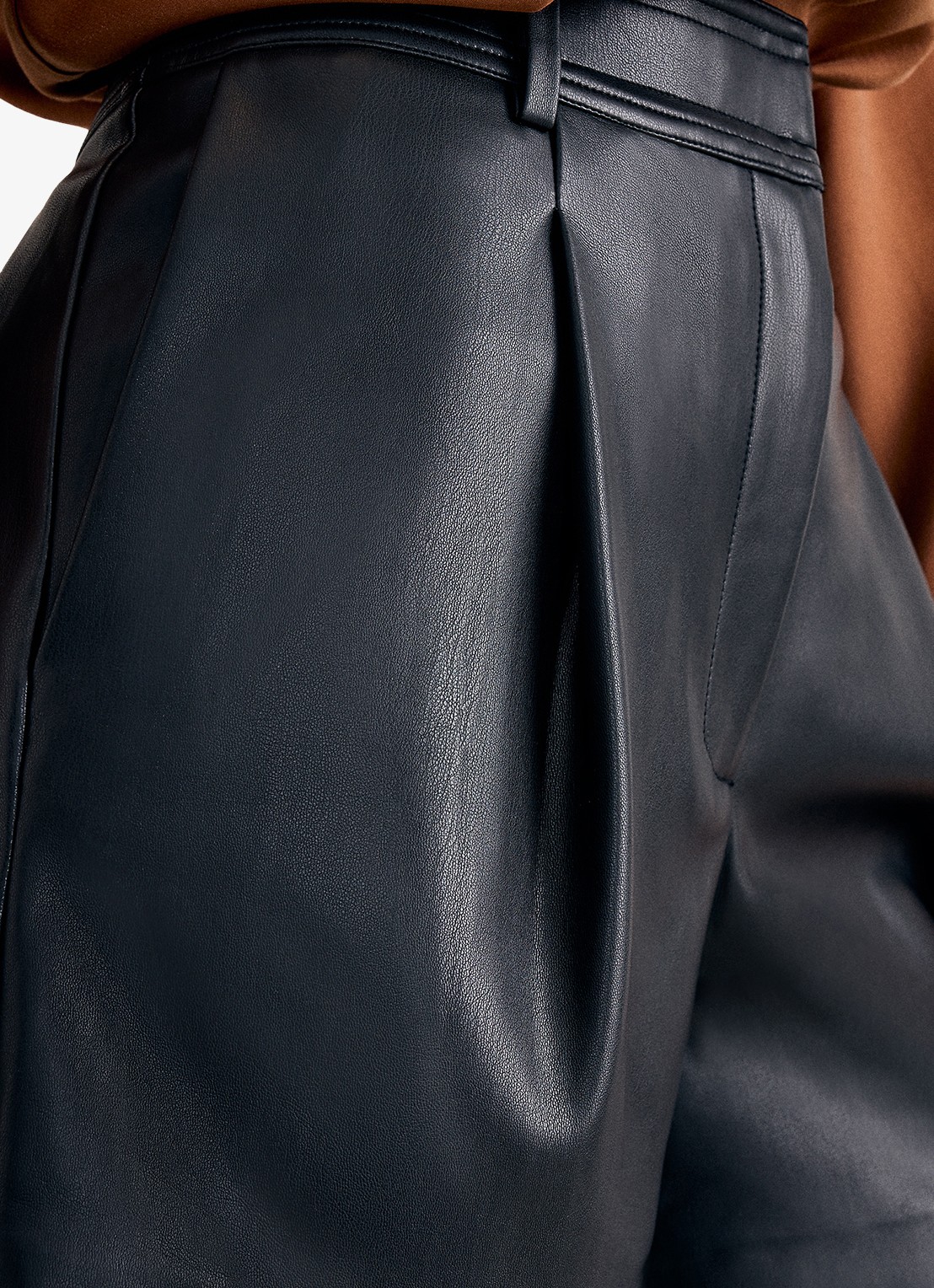 Phase Eight Mia korte broek van imitatieleer - detail 5 zwart