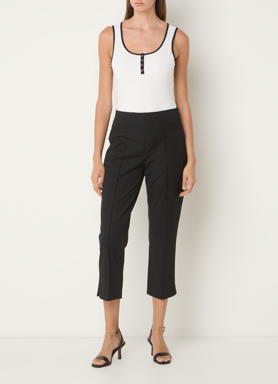 Phase Eight Miah high waist tapered fit cropped pantalon met persplooi - voorkant 4 zwart