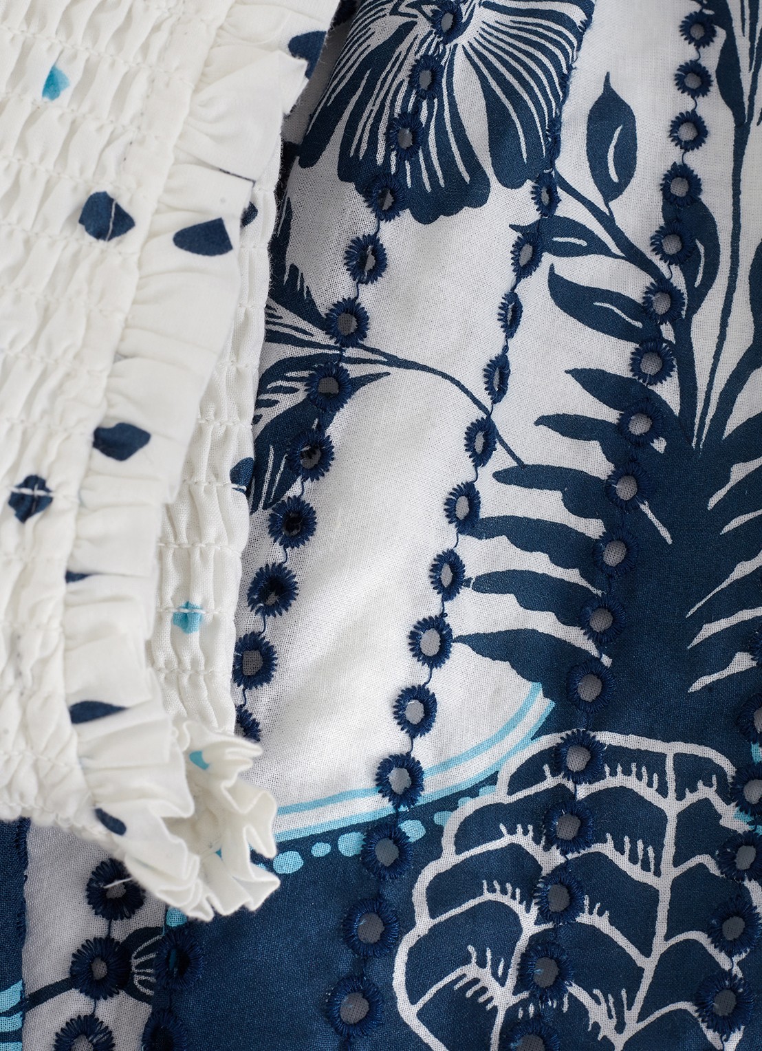 Phase Eight Midi jurk met stippenprint en smockwerk - detail 5 wit
