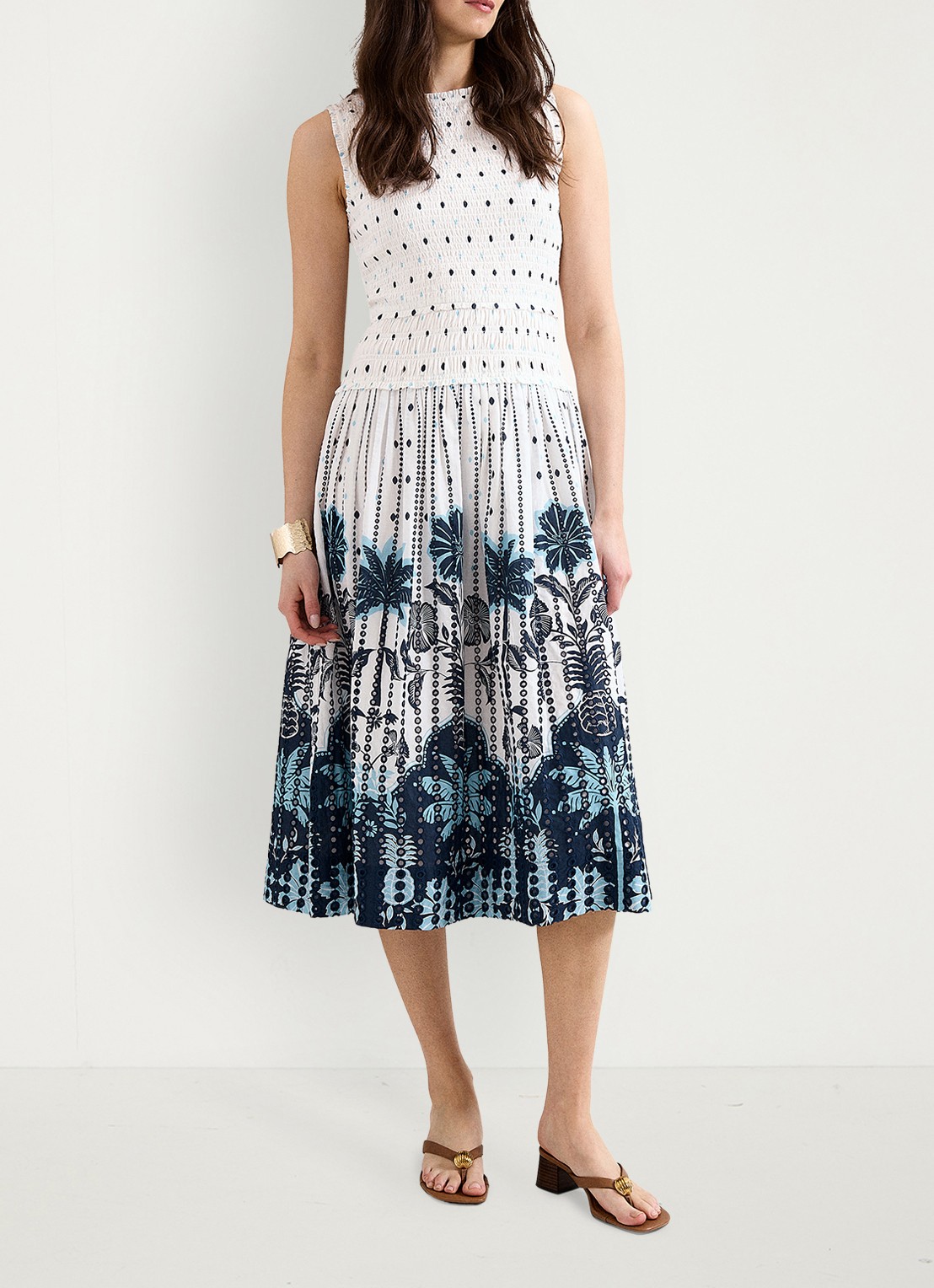 Phase Eight Midi jurk met stippenprint en smockwerk - voorkant 8 wit