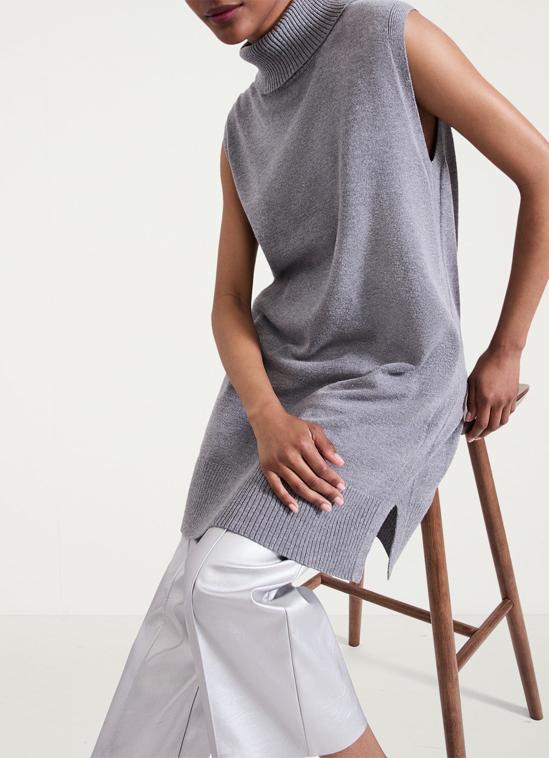 Phase Eight Mila mini fijngebreide trui-jurk met col - detail 3 grijs