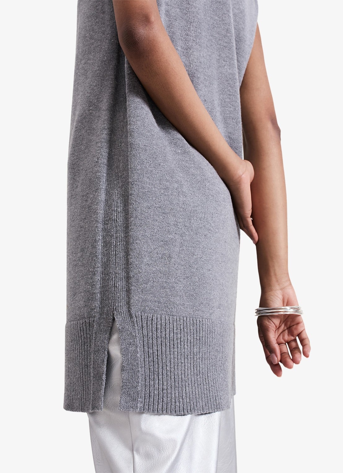 Phase Eight Mila mini fijngebreide trui-jurk met col - detail 4 grijs