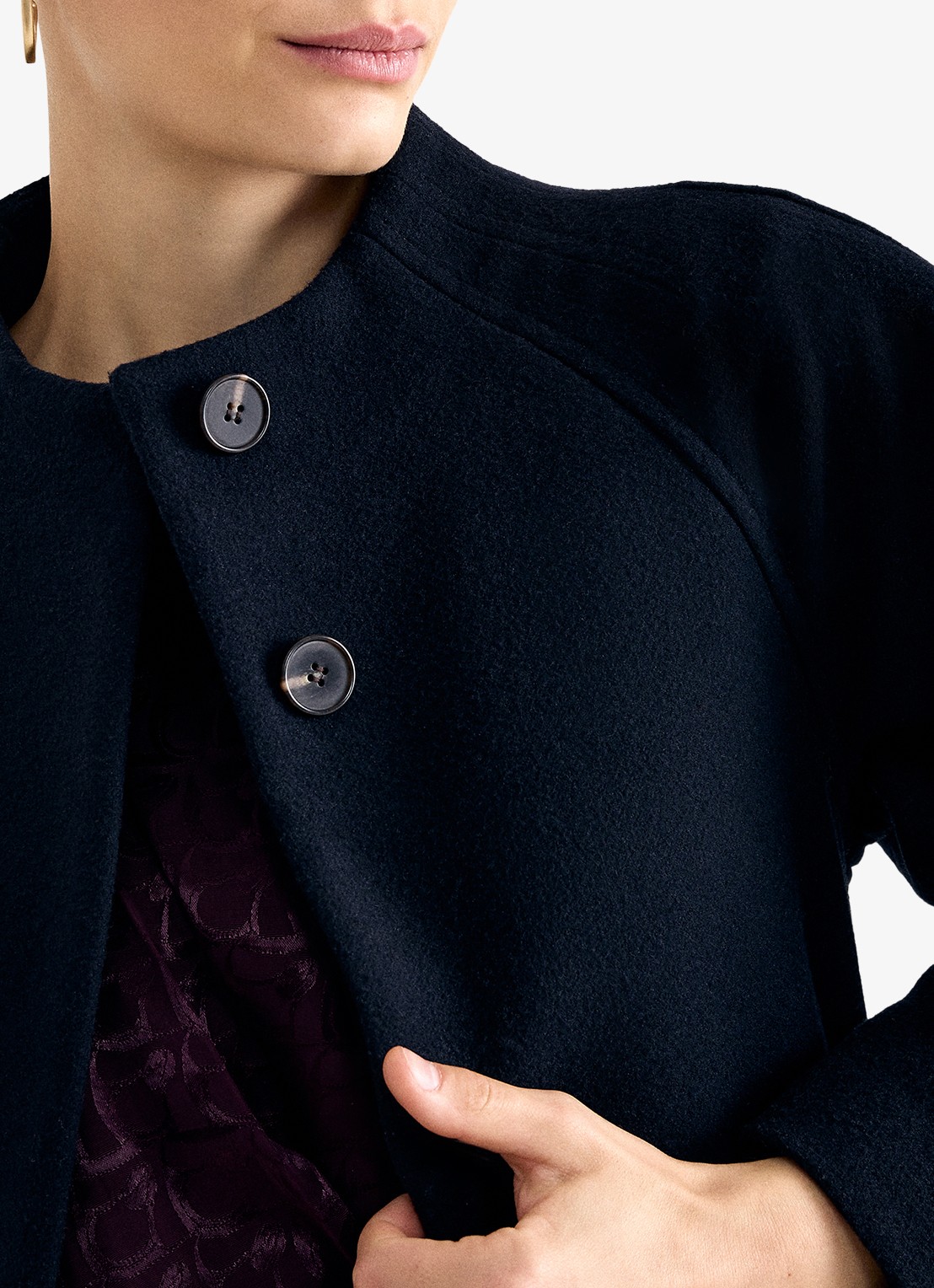 Phase Eight Mollie mantel in wolblend met opstaande kraag  - detail 3 blauw
