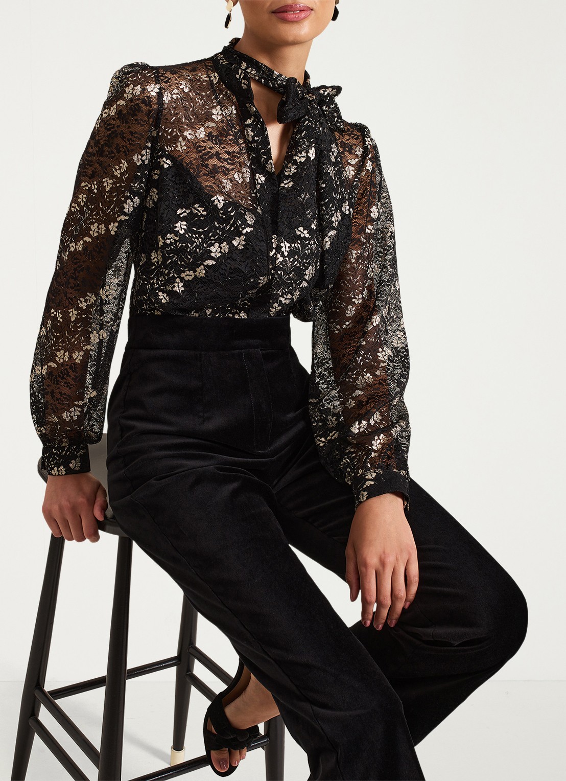 Phase Eight Morilla semi-transparante flared fit jumpsuit met kant - detail 5 zwart