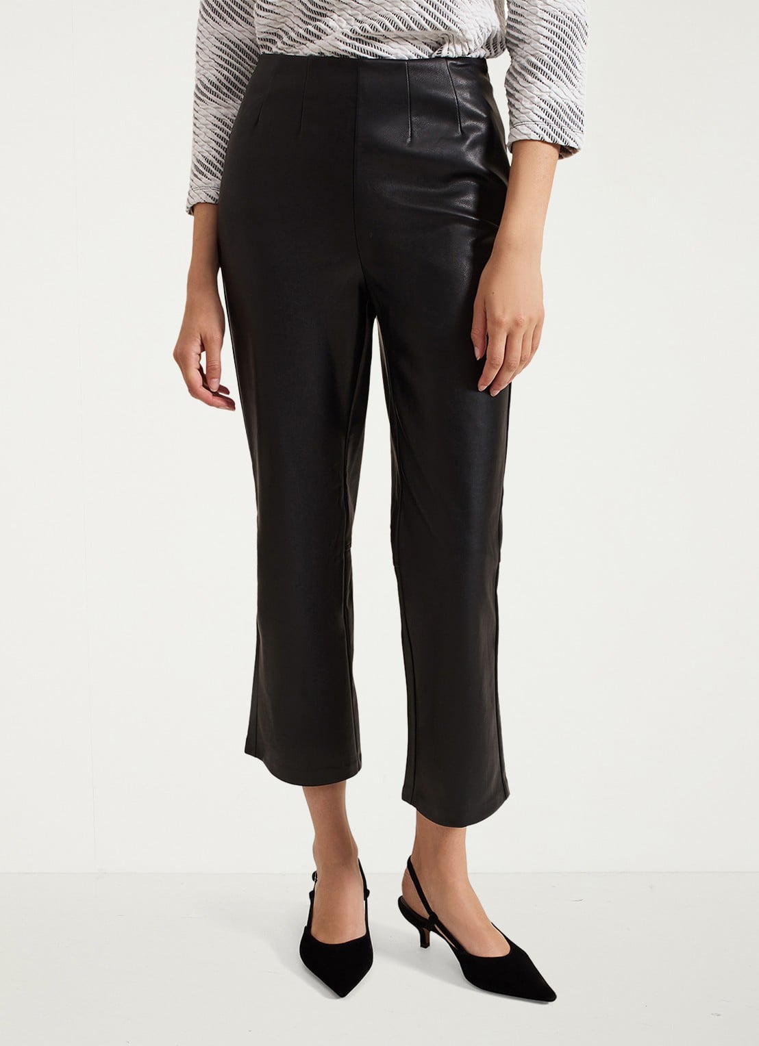 Phase Eight Mya straight fit cropped broek van imitatieleer - detail 3 zwart