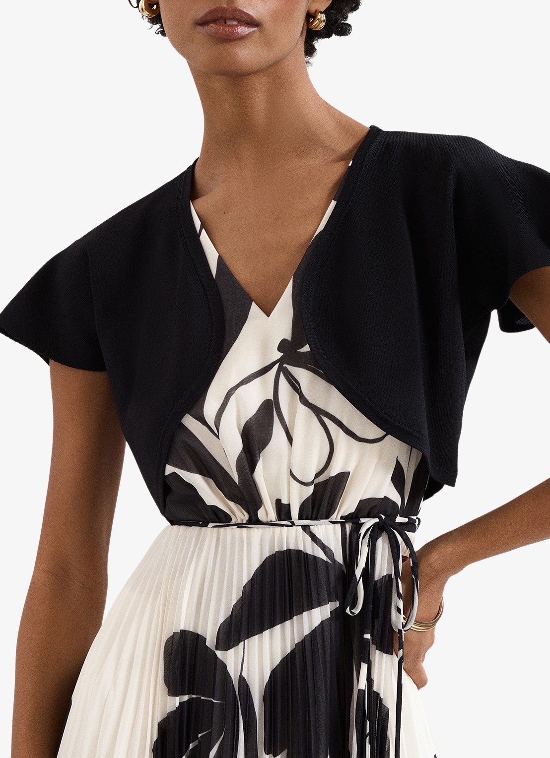 Phase Eight Myra bolero met vlindermouw  - detail zwart