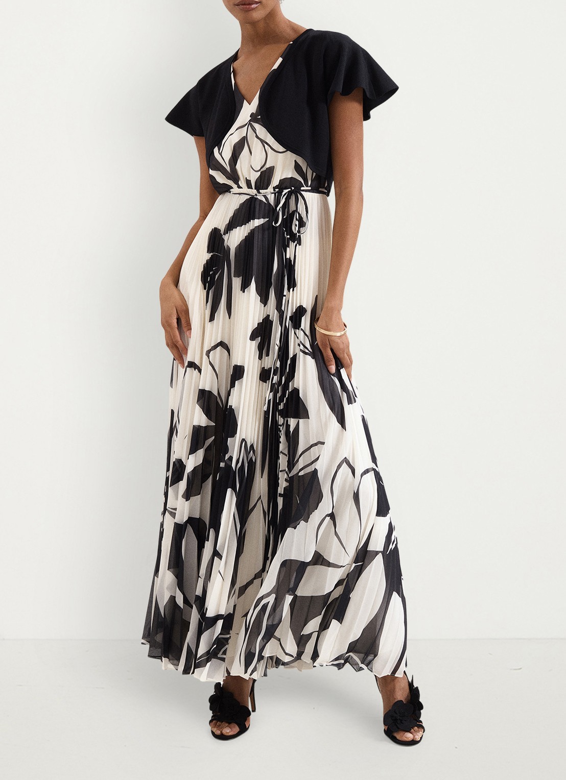 Phase Eight Myra bolero met vlindermouw  - voorkant 7 zwart