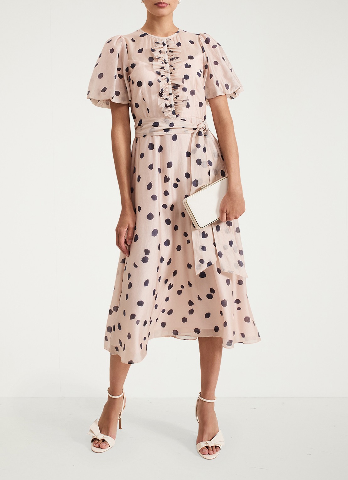 Phase Eight Nicola midi jurk  met stippenprint en strikceintuur - voorkant 7 lichtroze