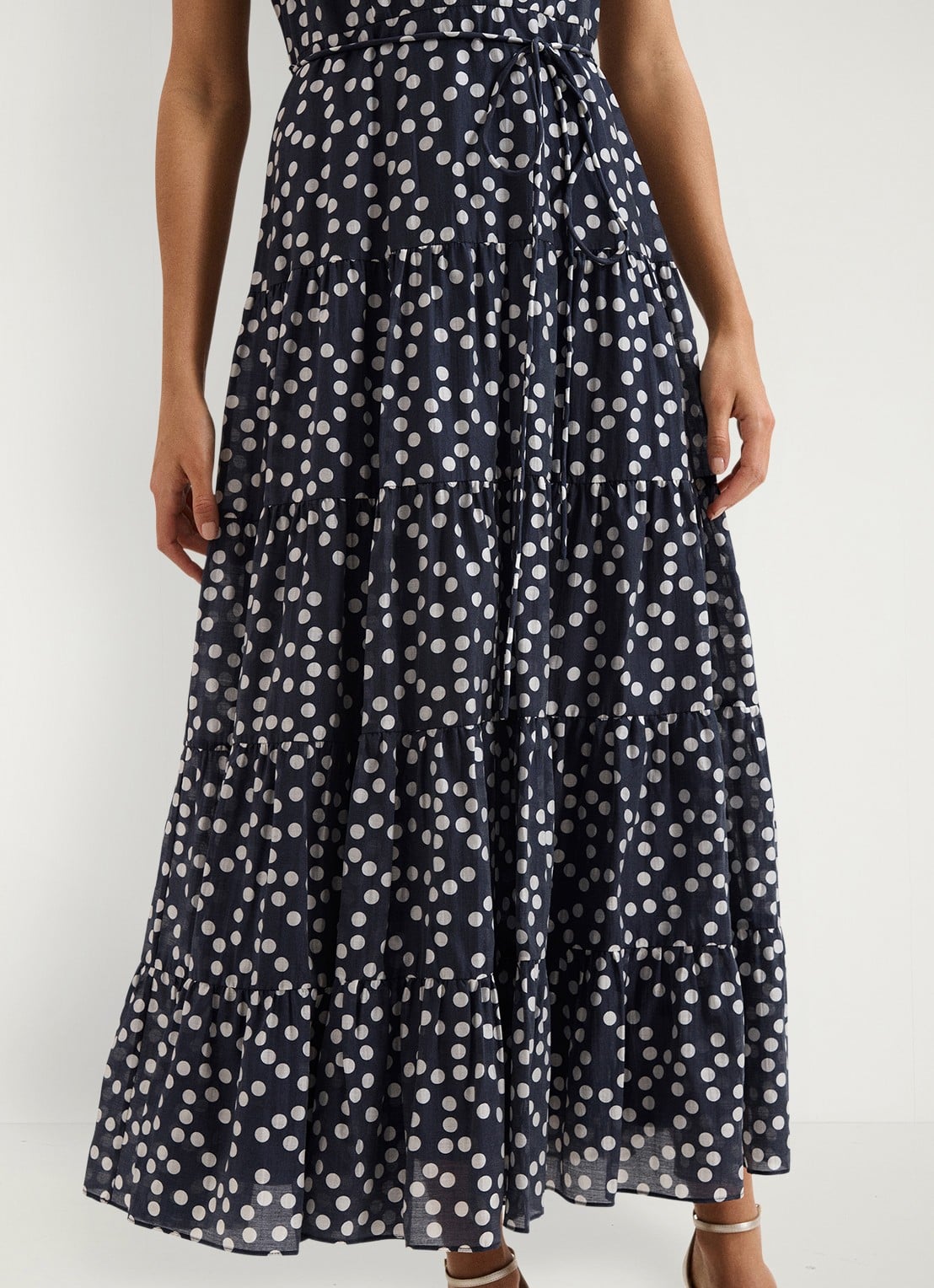 Phase Eight Nita maxi jurk met stippenprint - detail 4 donkerblauw