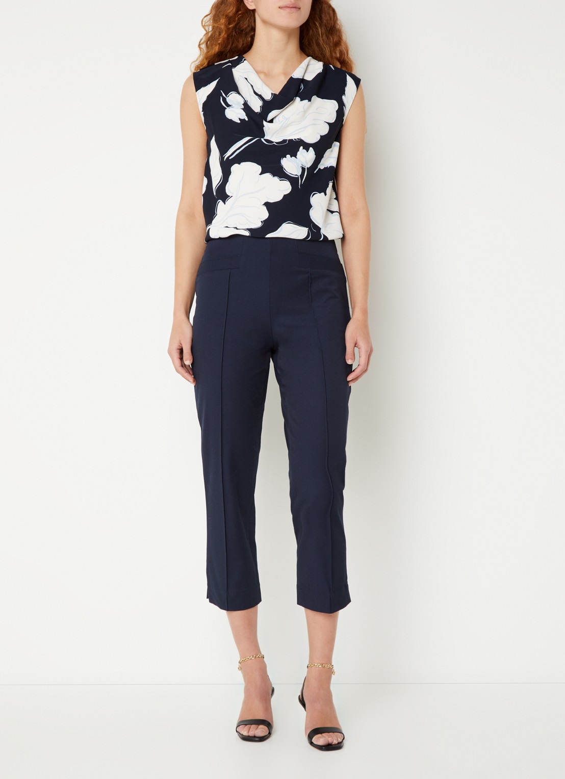 Phase Eight Noelle mouwloze top met bloemenprint - voorkant 4 donkerblauw