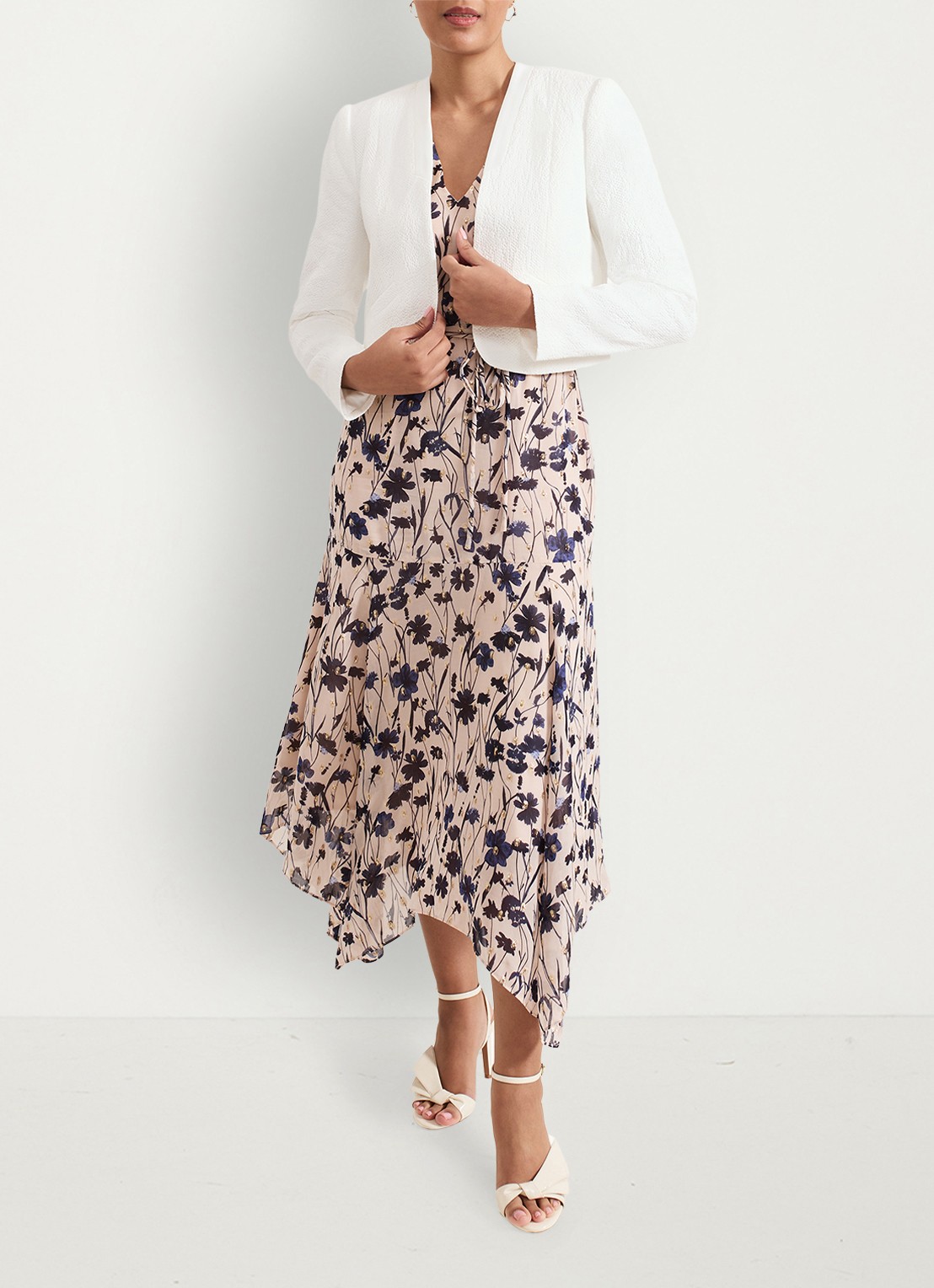 Phase Eight Olivia cropped blazer met paspelzakken - voorkant 3 wit