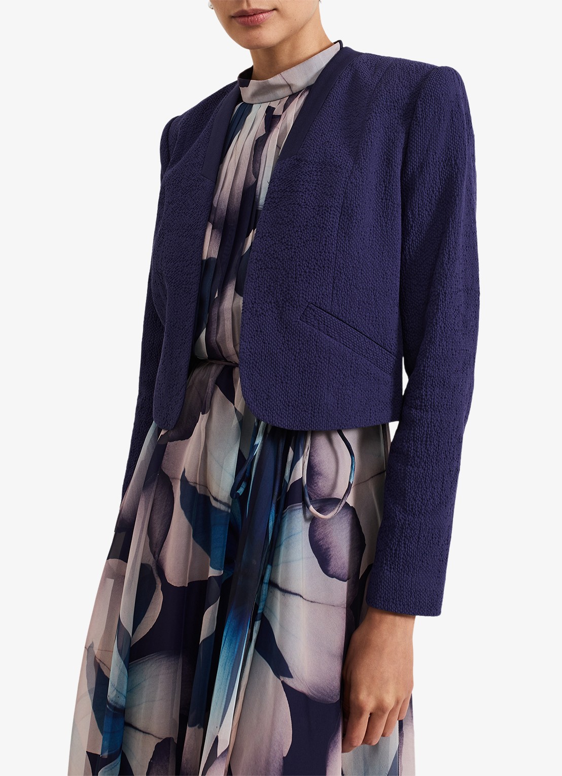 Phase Eight Olivia cropped blazer met structuur - detail donkerblauw