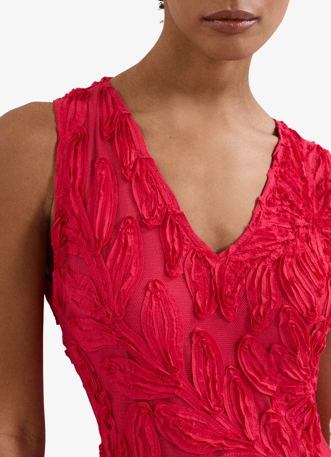 Phase Eight Paloma midi jurk met bloemborduring - detail rood