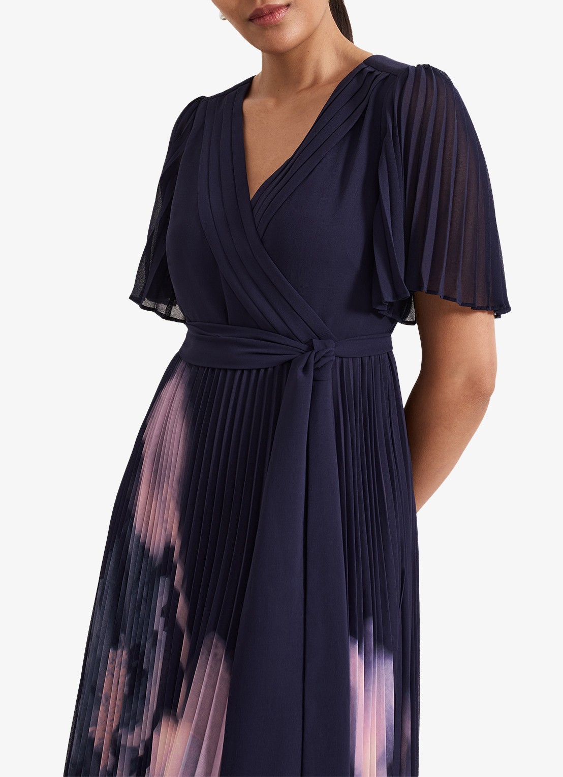Phase Eight Petite Abigail maxi jurk met bloemenprint en plissé - detail 4 donkerblauw