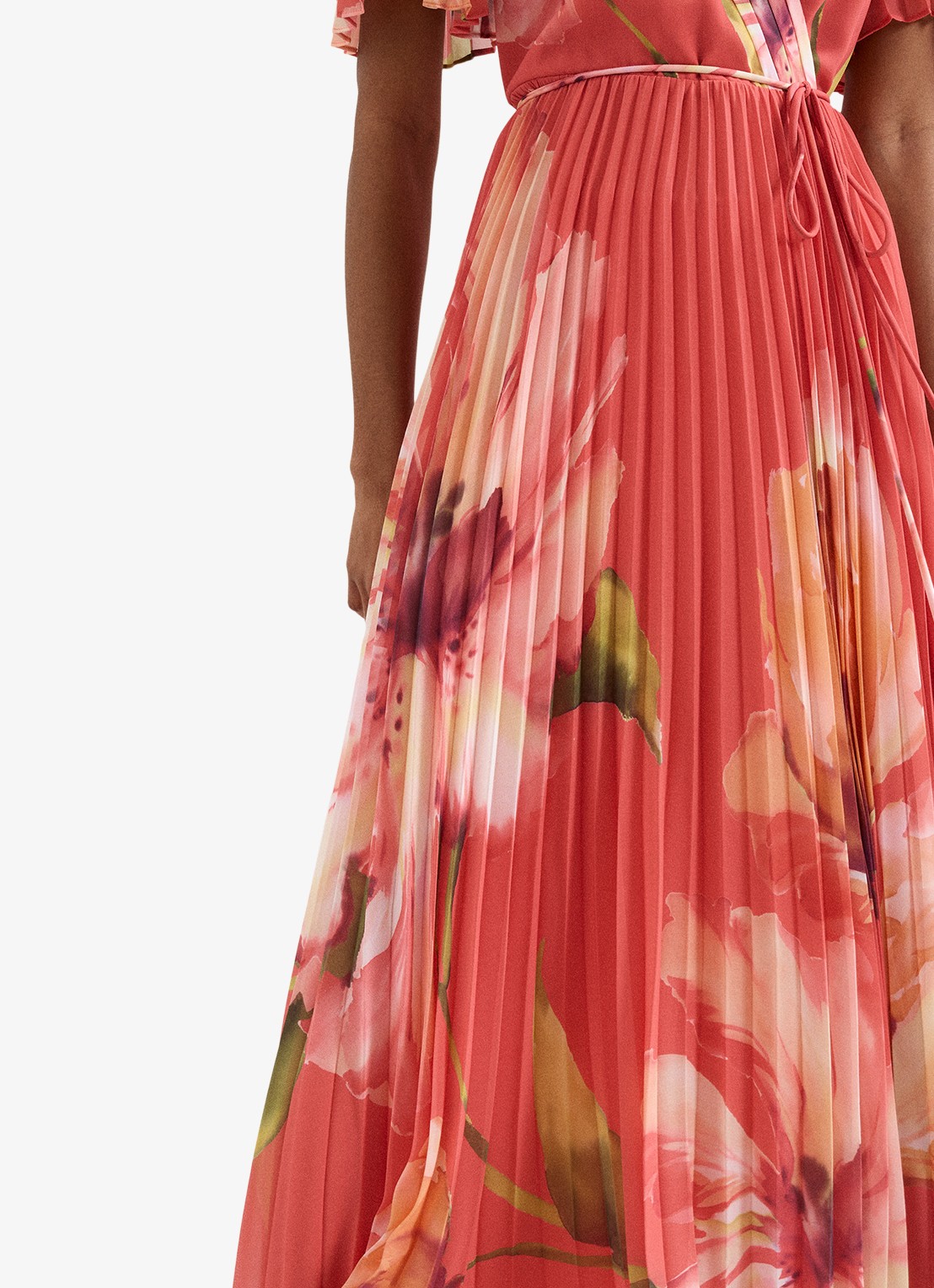 Phase Eight Petite Abigail maxi jurk met plooien en vlindermouw - detail 5 oranje