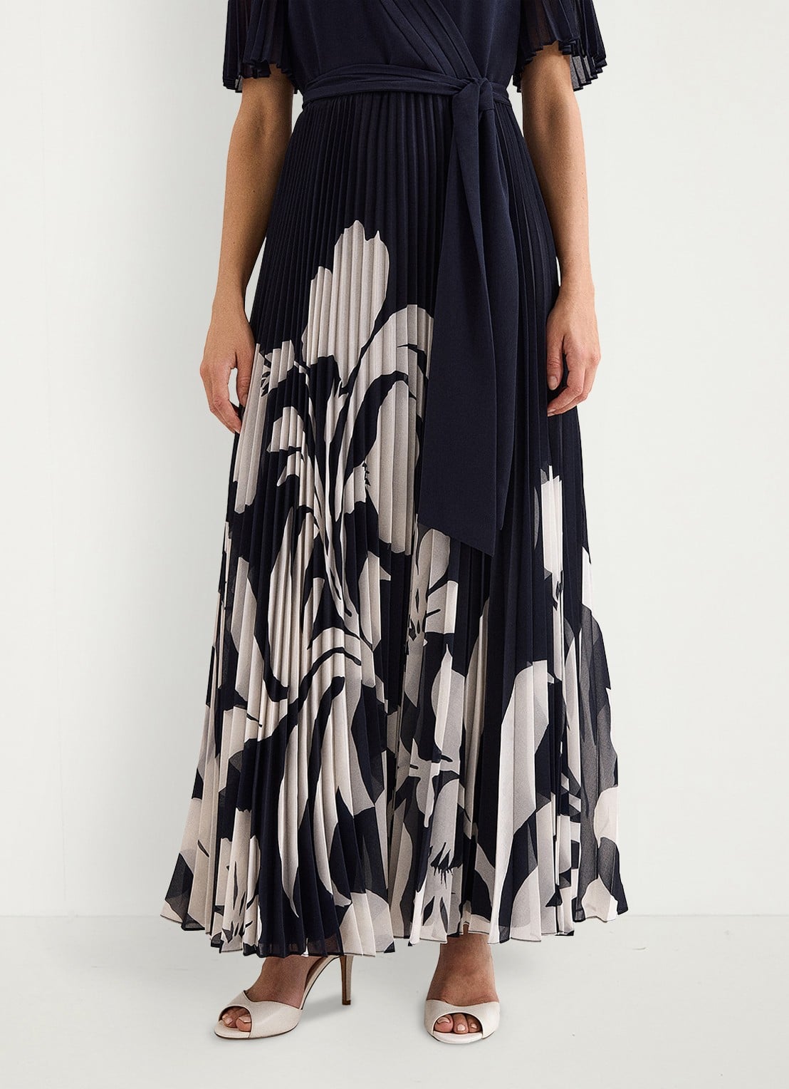 Phase Eight Petite Abigail maxi wikkeljurk met plooien - detail 7 blauw