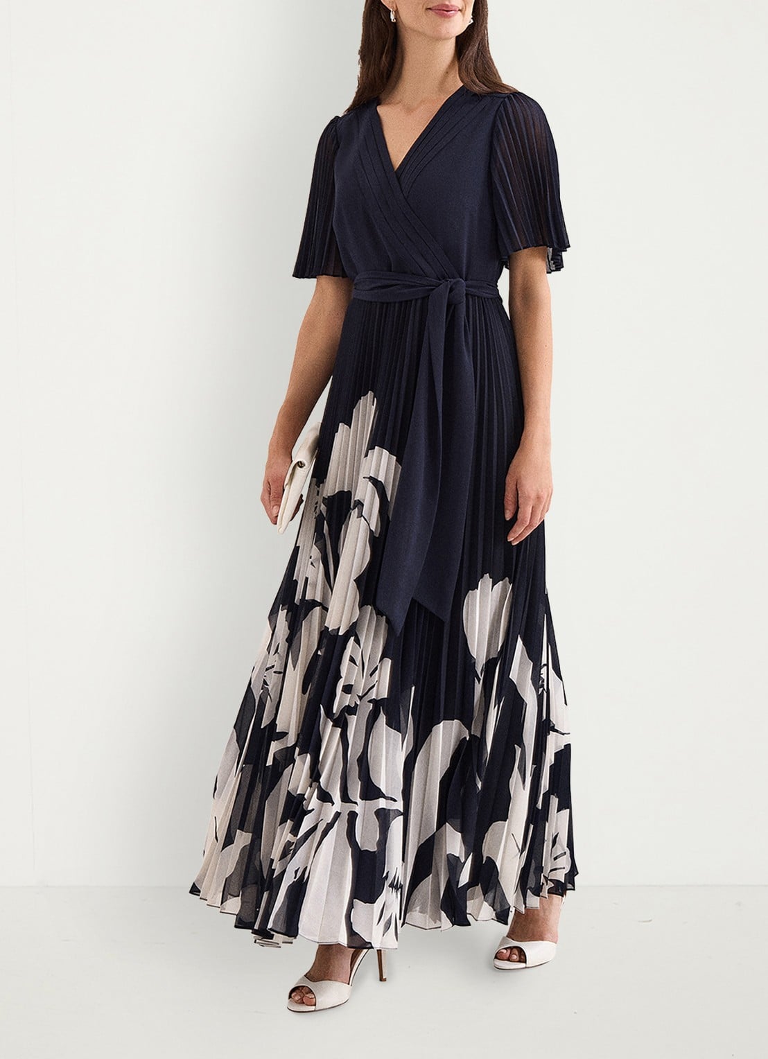 Phase Eight Petite Abigail maxi wikkeljurk met plooien - voorkant 3 blauw